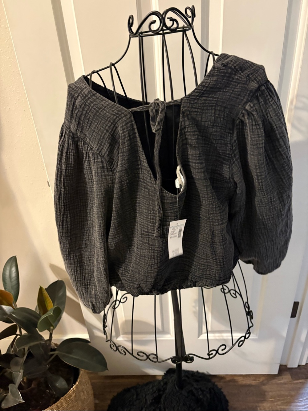 Woven Puff-Sleeve Peasant Top - Black